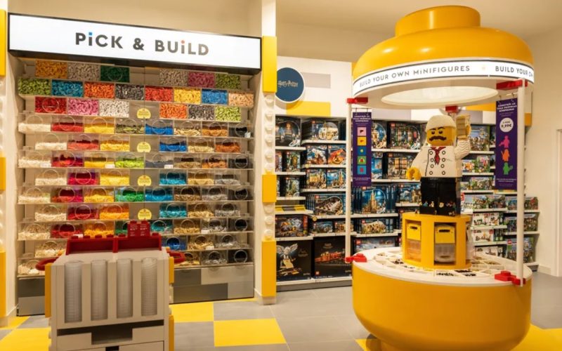 Apre il nuovo Lego Store a via Dante a Milano