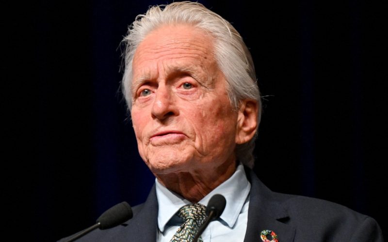Michael Douglas annuncia il ritiro: “Non Voglio Morire su un Set”