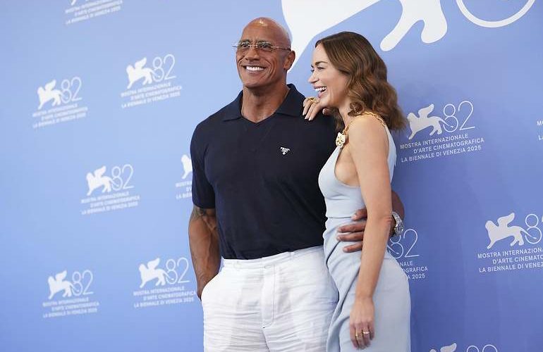 Venezia 82: The Smashing Machine riceve 15 minuti di standing ovation